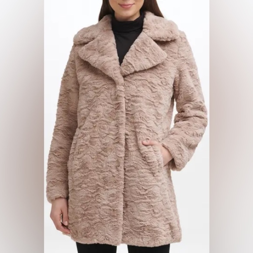 Kenneth Cole Size Medium Notch Collar Mauve Pink Faux Fur Coat